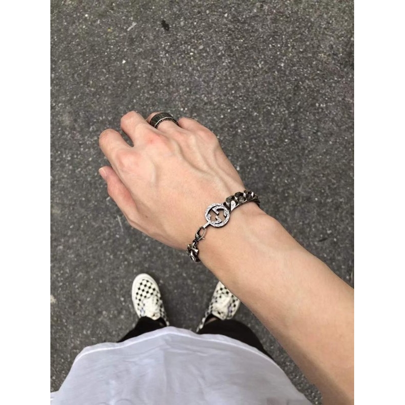 G*u*i bracelets
